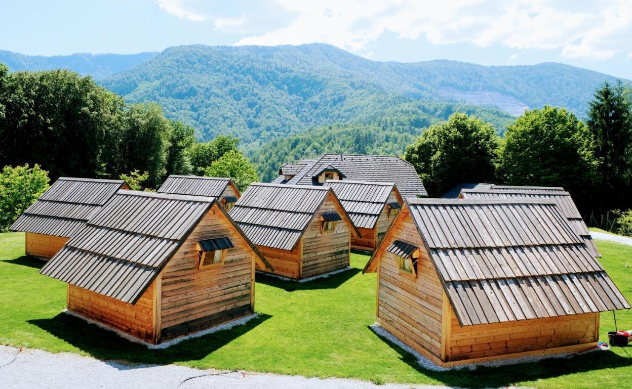 Small Wooden Houses And Apartments Zgornja Dobrava 라도블리차 외부 사진