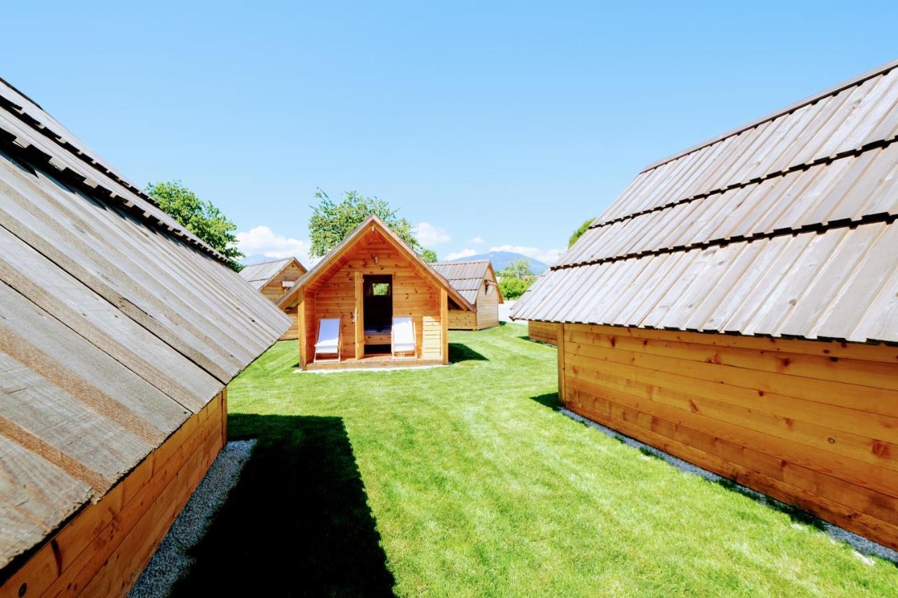 Small Wooden Houses And Apartments Zgornja Dobrava 라도블리차 외부 사진