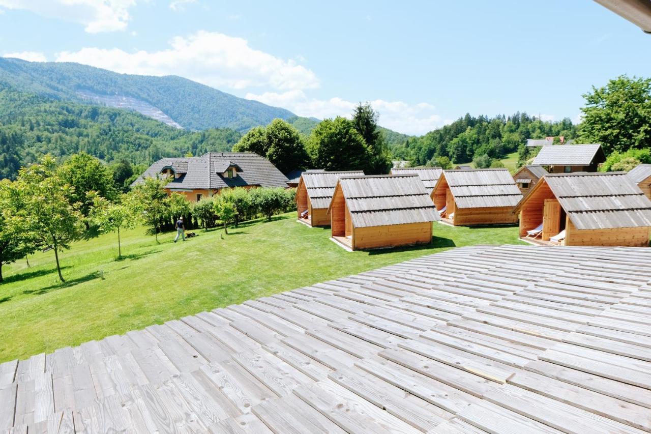 Small Wooden Houses And Apartments Zgornja Dobrava 라도블리차 외부 사진
